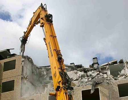 Как проводится демонтаж зданий