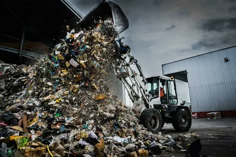 Утилизация твердых бытовых отходов и мусора